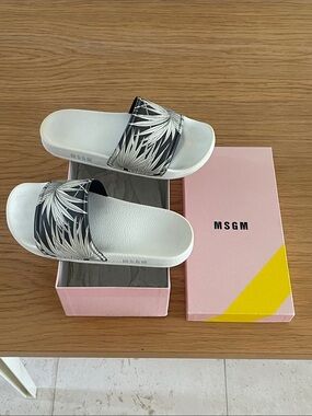 MSGM Palm Print Pool Slide Sandals Size 38 / US 7.5-8
